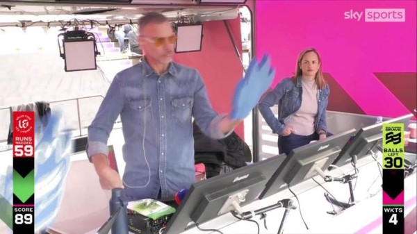 The Hundred: Jos Buttler smashes 62 from 36 balls, including five sixes, on rain-hit day The Hundred: Jos Buttler smashes 62 from 36 balls, including five sixes, on rain-hit day