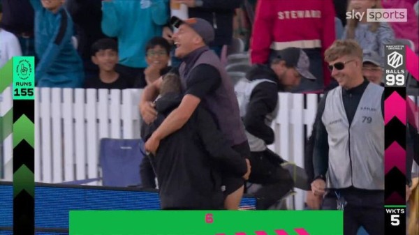 The Hundred: Oval Invincibles beat Manchester Originals in men's final after record batting partnership The Hundred: Oval Invincibles beat Manchester Originals in men's final after record batting partnership